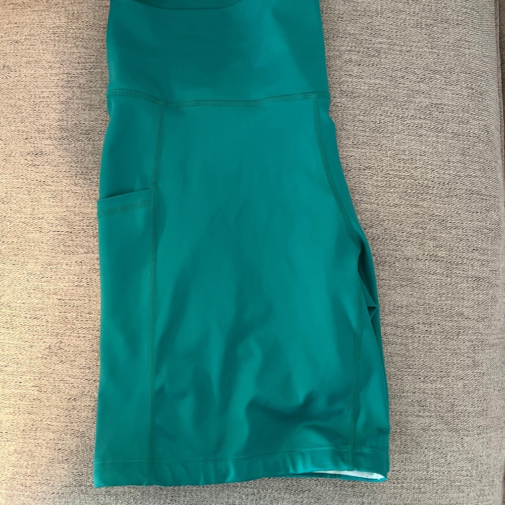 Constantly Varied Gear (CVG) Size Large 7 Inch Shorts - Atlantis Green